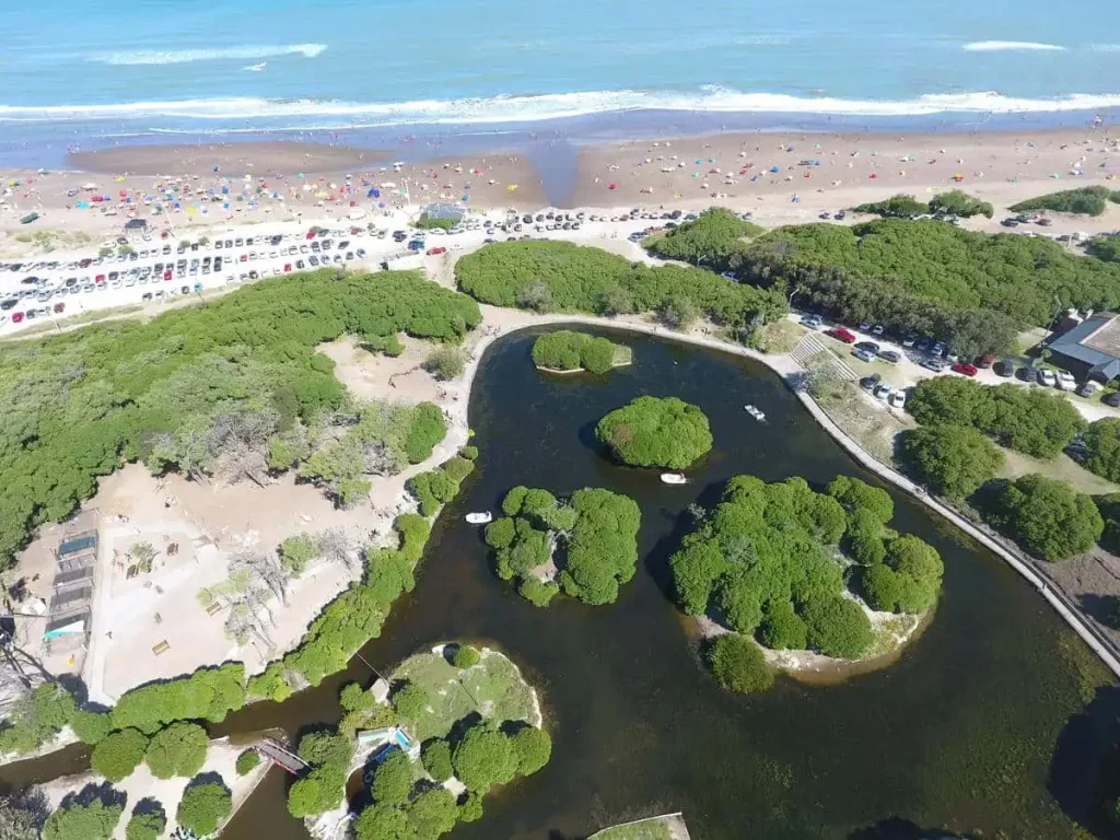 lago-de-los-cisnes-necochea